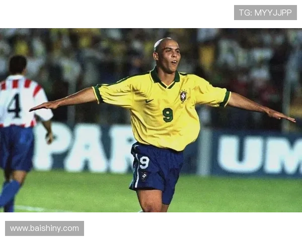 11号足球明星的传奇故事与辉煌成就揭秘