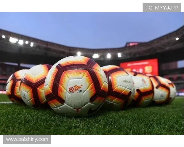 17位足球明星海报展现球场风采与激情瞬间的视觉盛宴